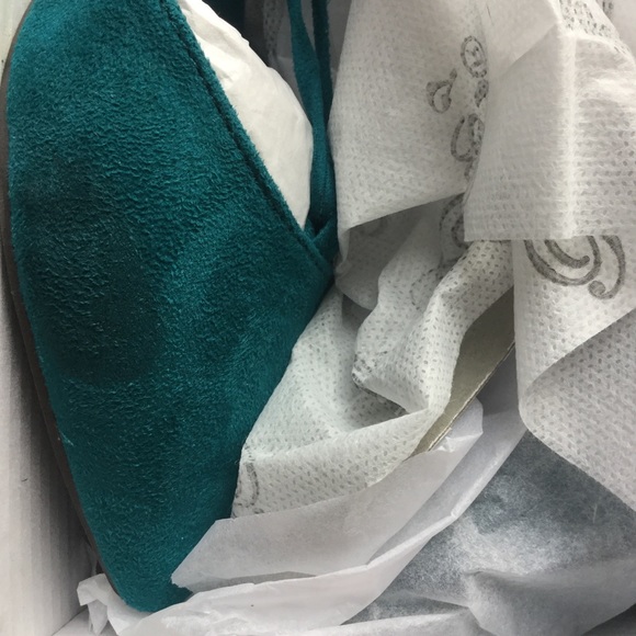 FREE WITH PURCHASE! {LAST1} ‘Elle’ Lace Up Flats - Picture 4 of 5